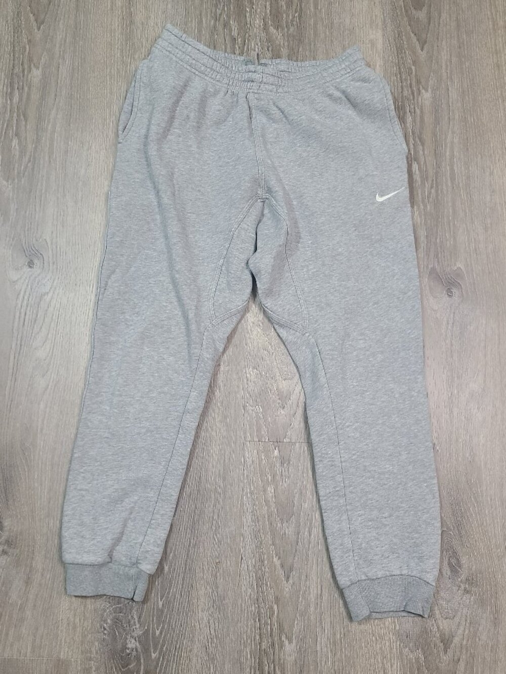 Nike Men's Gray Club Fleece Embroidered Swoosh Jogger Sweatpants Size Medium M